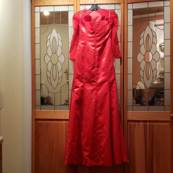 Evening gown  new without tag/bridal gowns - Picture 2 of 5